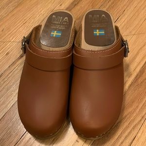 Mia “Alma” Clogs